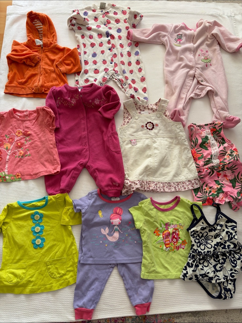 Lot of baby girl clothes size 6-9 m